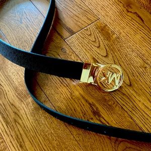 Michael kors new without tag belt M